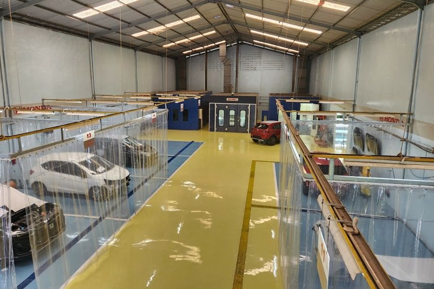 Bodi dan cat Honda Surabaya Center