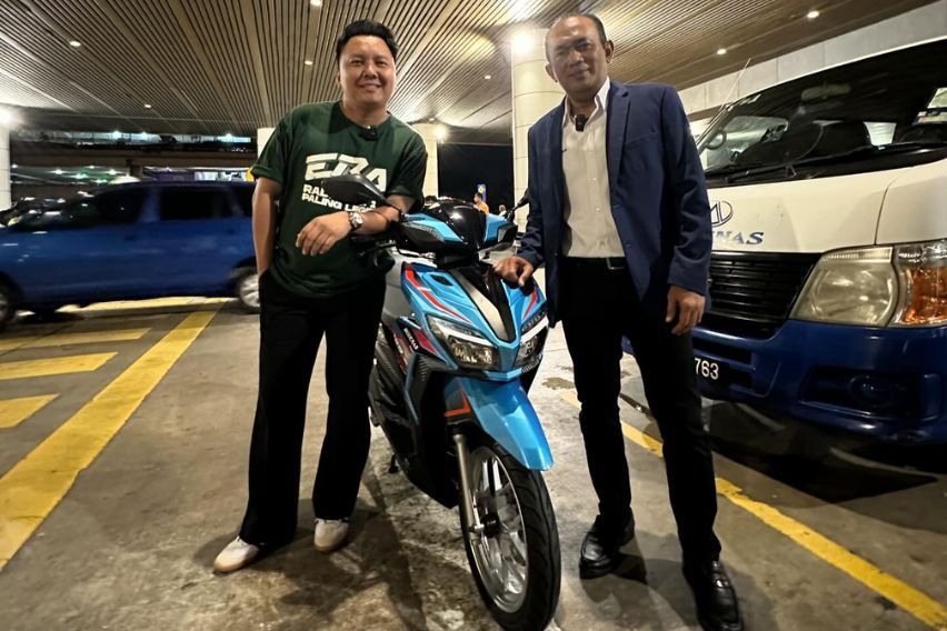 Modenas gifts Karisma 125S scooter to Harimau Malaya fan