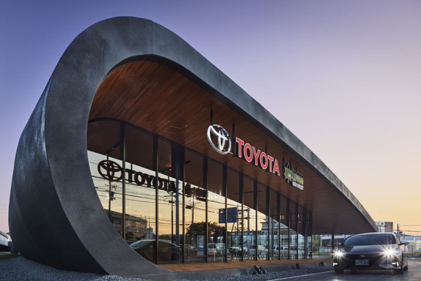 Scandals aside, Toyota still reigns as world's top-selling car manufacturer