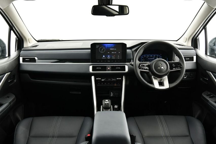 Interior xpander hybrid