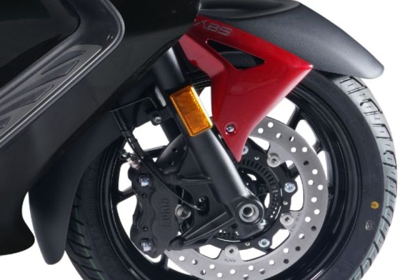 Zontes E125 maxi-scooter debuts in Europe