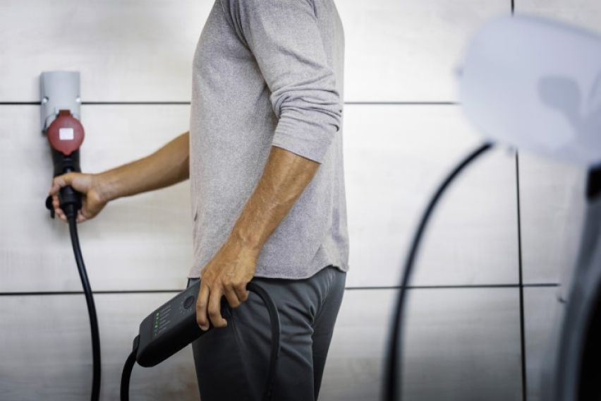 Mercedes-Benz Flexible Charging System Pro