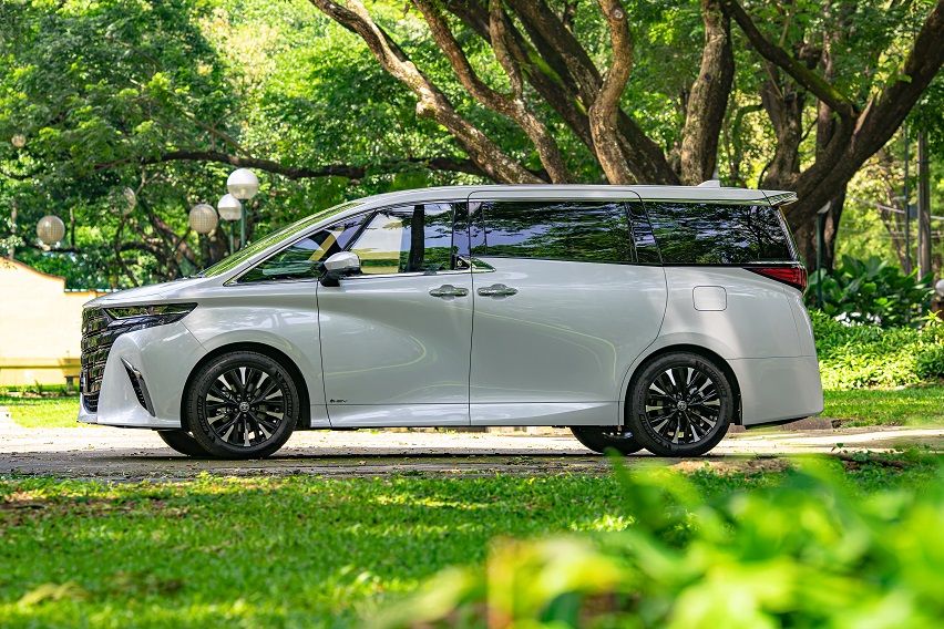 Toyota Alphard from Toyota PH 1