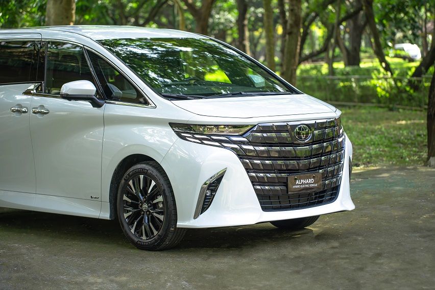 Toyota Alphard from Toyota PH