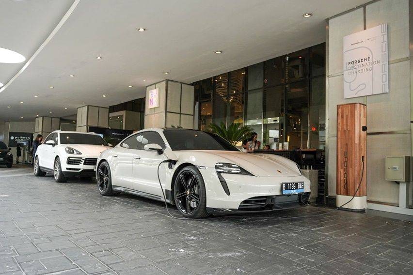 Porsche Destination Charging pullman jakarta