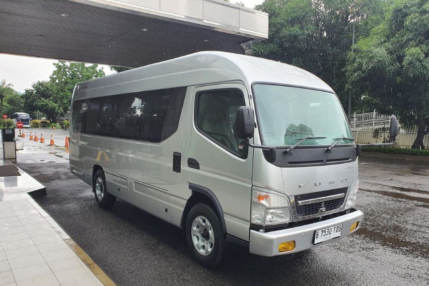 First Drive Mitsubishi Fuso Canter Bus: Peningkatan Kenyamanan di Segmen Microbus