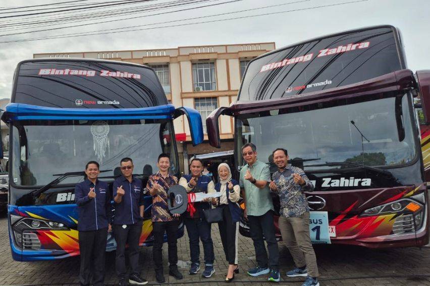 Hino Serahkan Armada Terbaru untuk PO di Sulawesi dan Sumatera