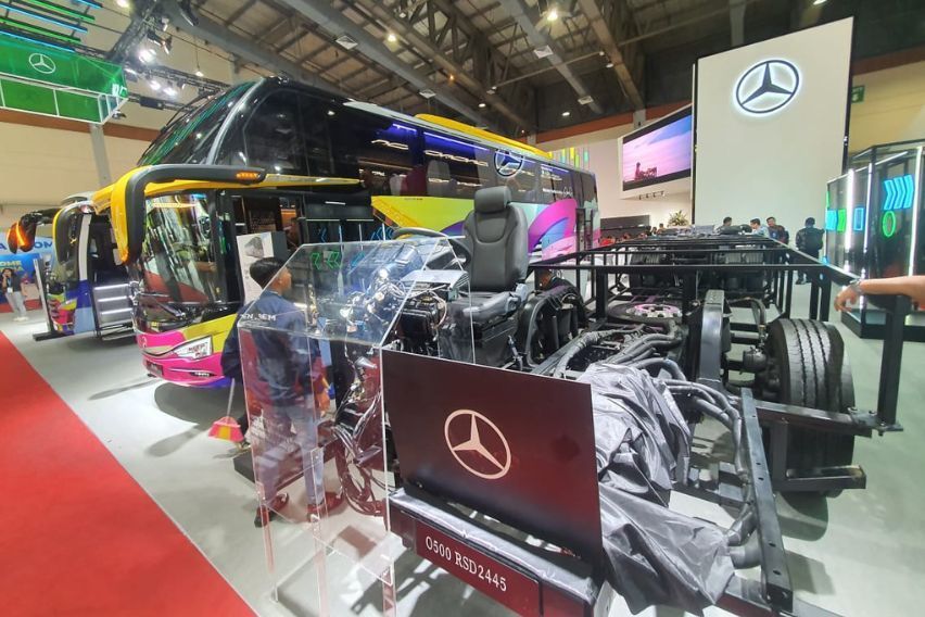 Mercedes-Benz Bawa Bus dan Truk Baru di GIICOMVEC 2024