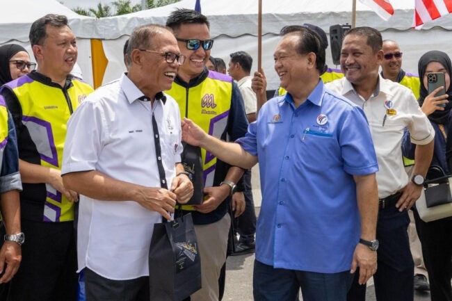 Wan Rosdy Wan Ismail  and Alexander Nanta Linggi 