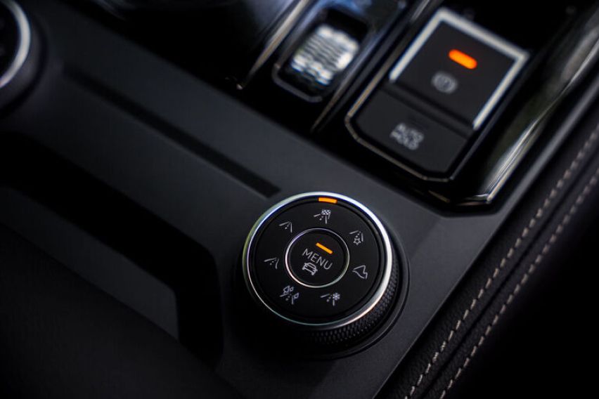 2024 Volkswagen Touareg R-Line