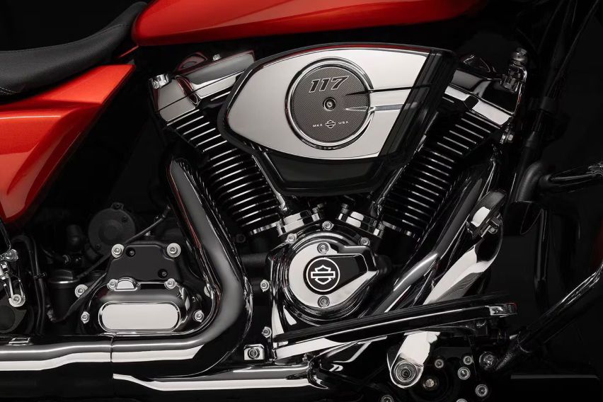 Harley Davidson Road Glide and Street Glide 