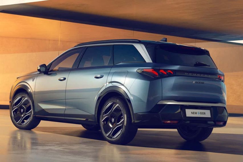 Peugeot e-5008