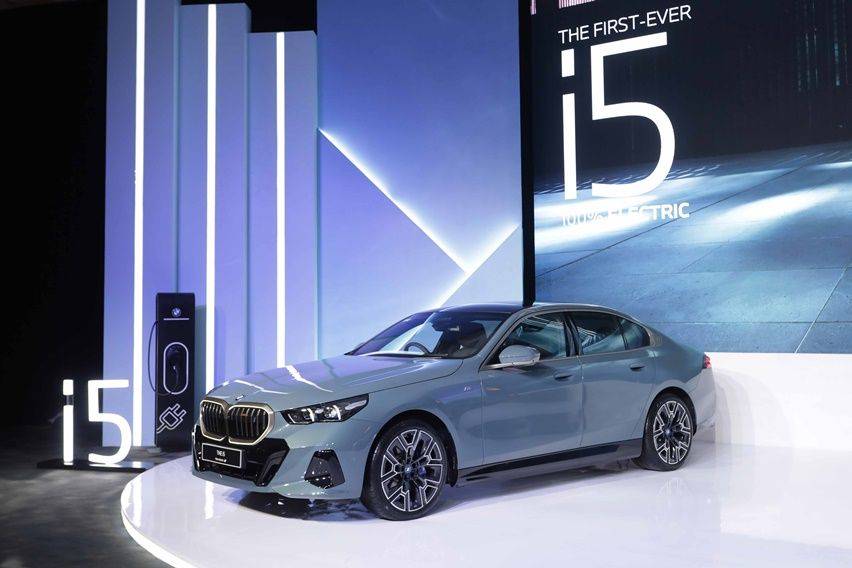 BMW Memperkenalkan Sedan Listrik i5 eDrive40 M Sport