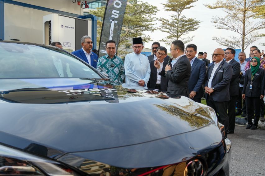 Presented the Toyota Mirai to the Ministry of Science, Technology, and Innovation