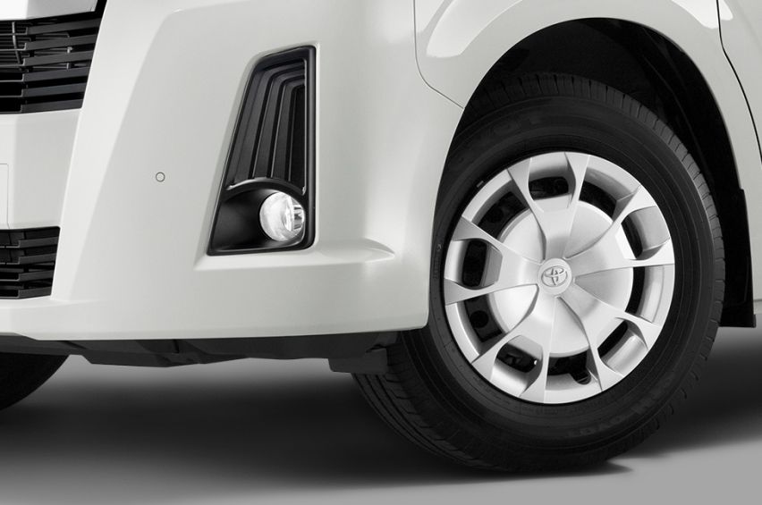  Toyota Hiace SLWB 10-seater van 