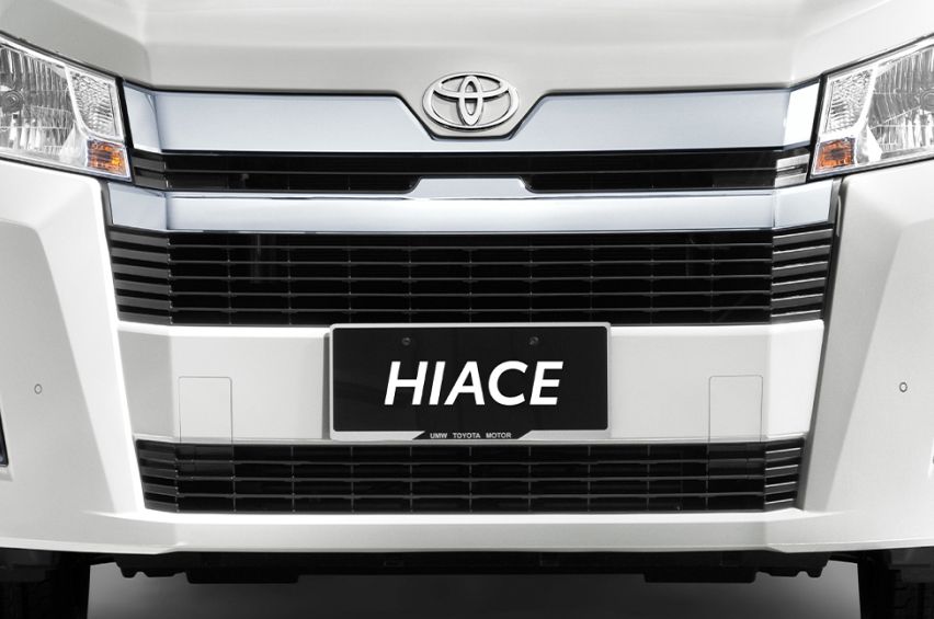  Toyota Hiace SLWB 10-seater van 