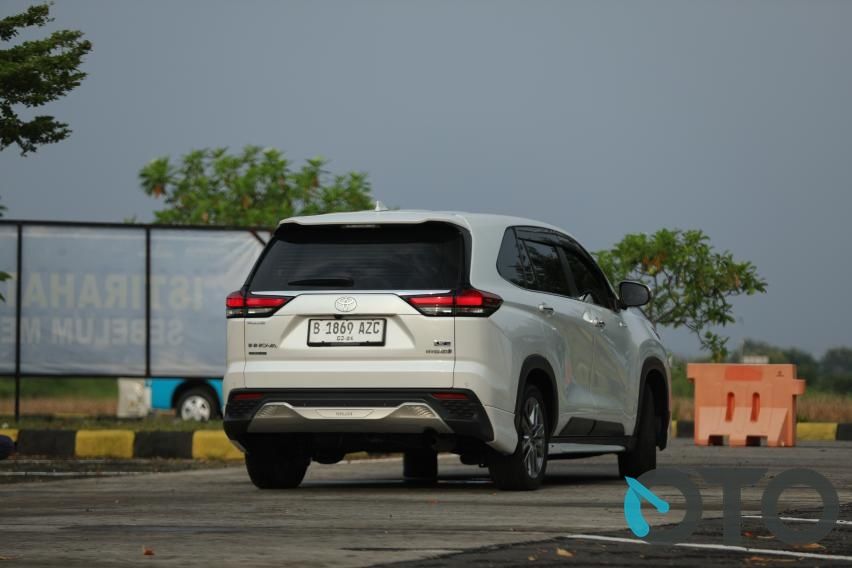 Toyota Innova Zenix Q HEV