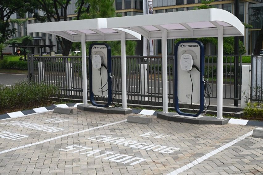 Hyundai charging station