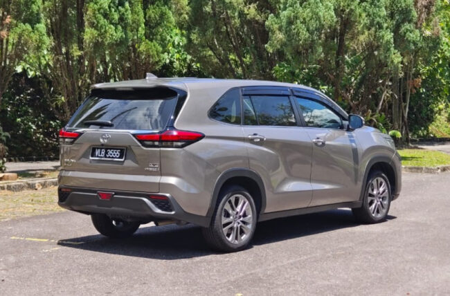 Toyota innova Zenix Hybrid rear view