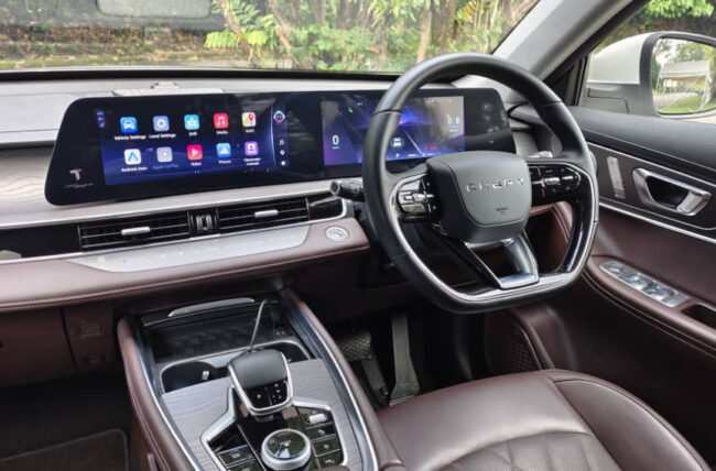 Chery Tiggo 8 Pro driving