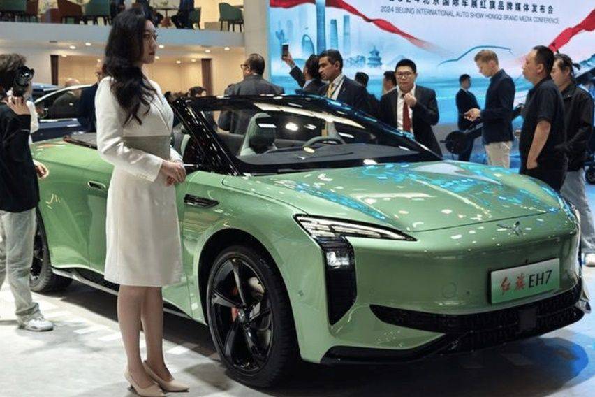 Mobil Listrik Tanpa Atap Honqi EH7 Convertible Mejeng di Beijing Auto Show 2024