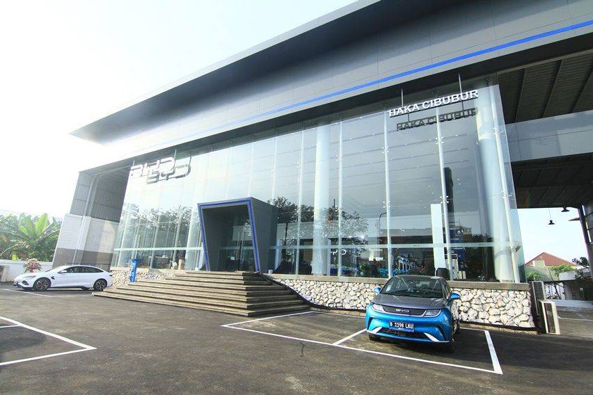 BYD Buka Diler Flagship Baru di Cibubur