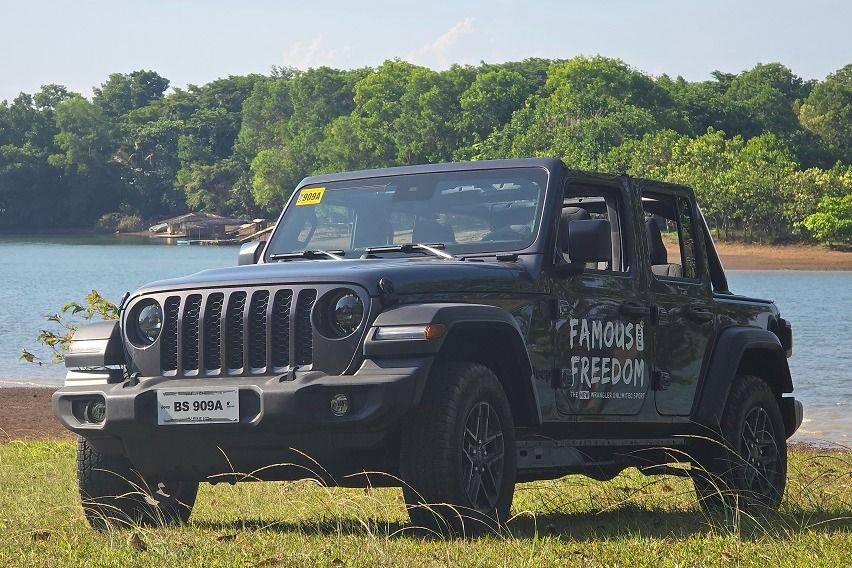 Jeep Wrangler 4-Door Sport