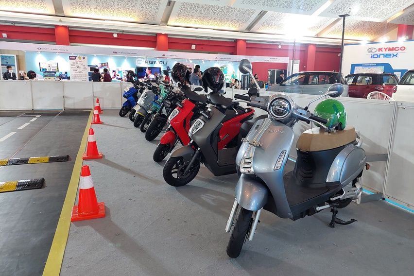 Mau Coba Test Ride Motor Listrik di PEVS 2024? Ini Pilihannya
