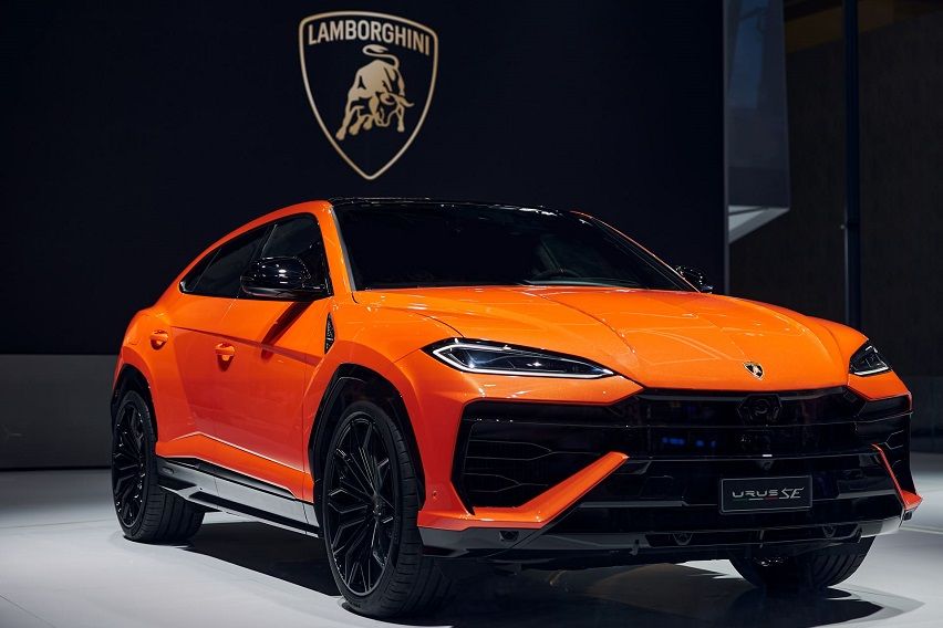 Lamborghini Urus SE at Auto China 1