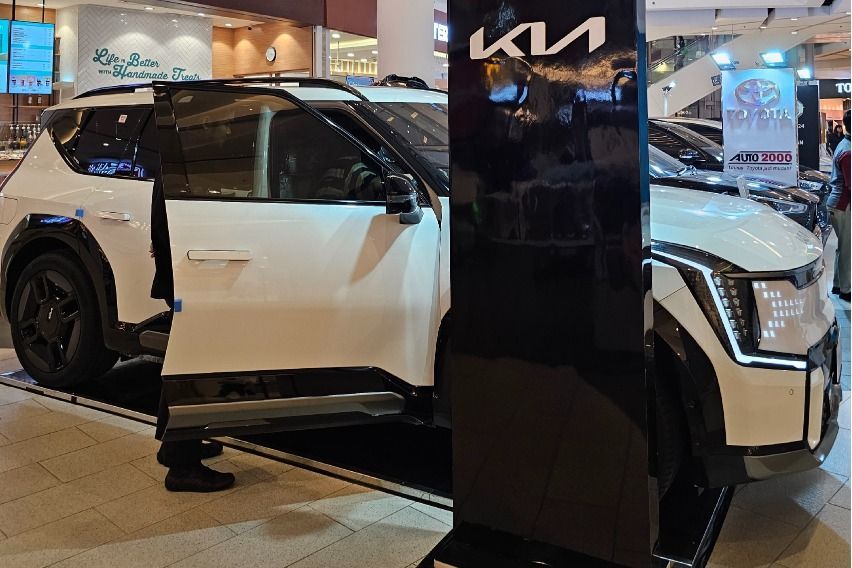 OTO Mall Exhibition dan Kia Pajang SUV Listrik EV9 GT-Line di Gandaria City
