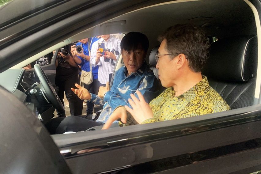 Genesis G80 Electrified Shin Tae-yong