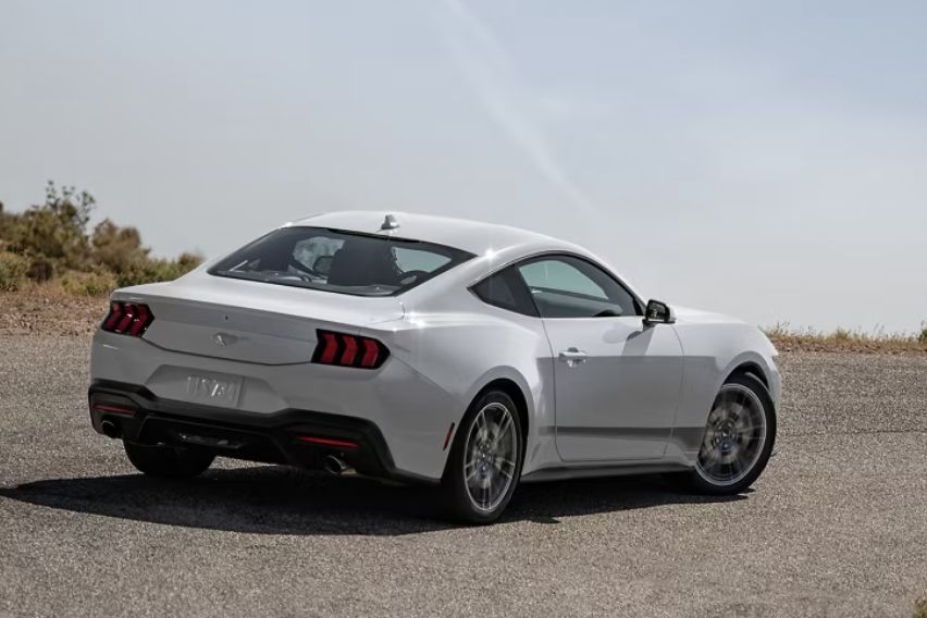 Ford Mustang 4 ประตูอยู่ในระหว่างการพัฒนา