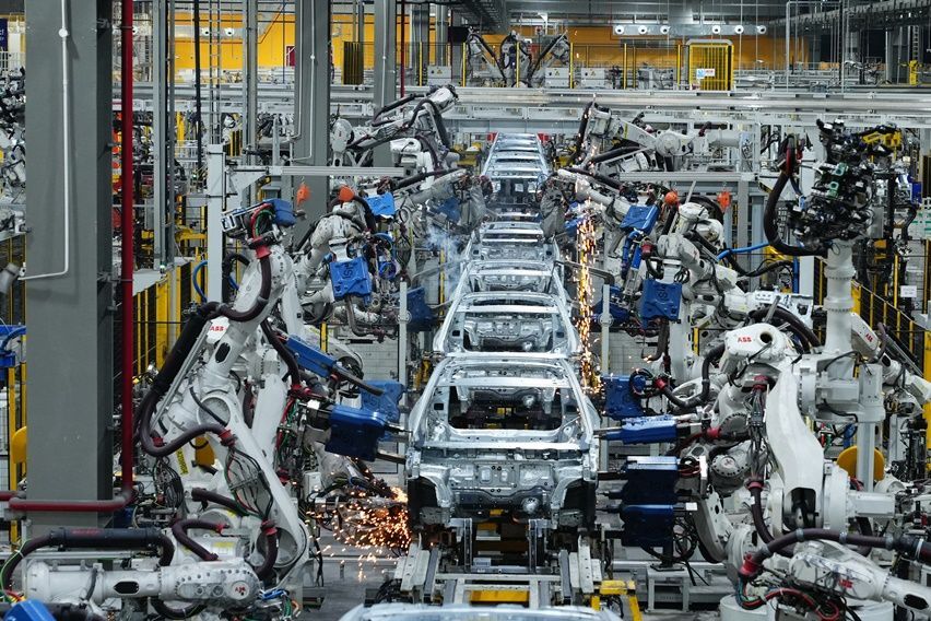 Laporan Eksklusif: Pabrik Mobil VinFast Dilengkapi lebih dari 1.400 Robot