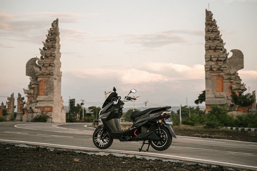 Polytron Tambah Diler Motor Listrik Baru di Bali
