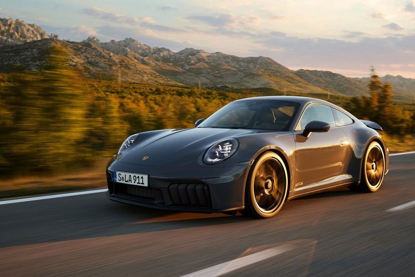 Porsche launches hybrid 911