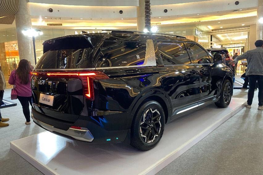 New Kia Carnival