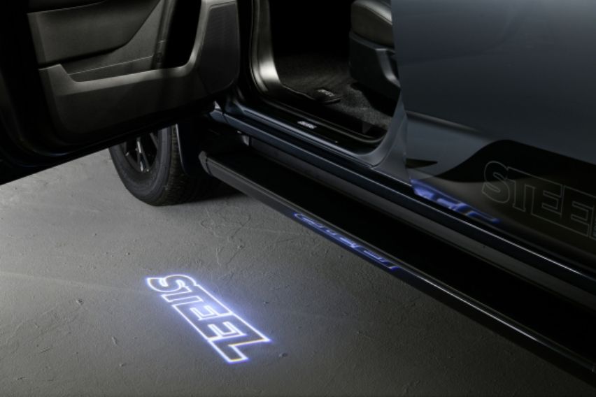 Isuzu D-Max Steel Edition puddle lamp