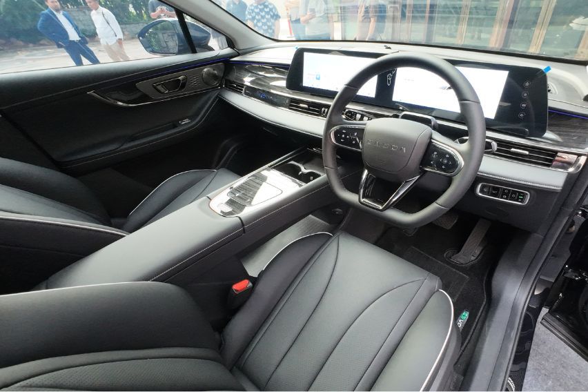 Chery Omoda E5 black interior