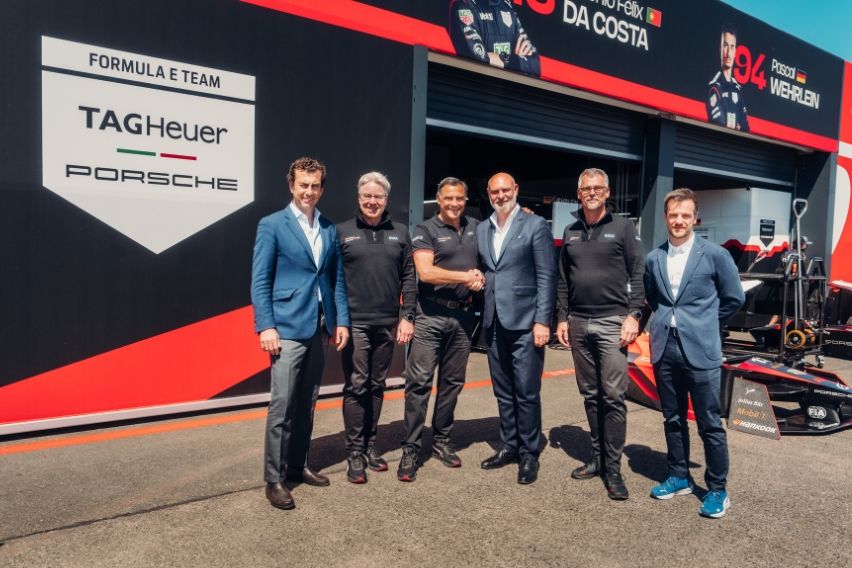 Porsche executives together with ABB FIA Formula E Championship executives. 