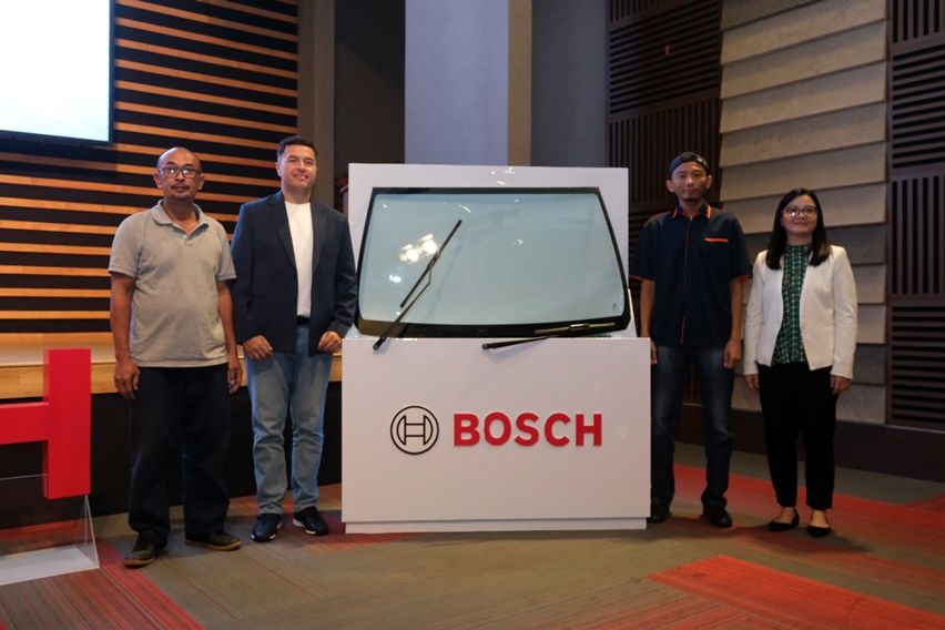 Bosch Bagikan 2.000 Wiper Gratis untuk Pengemudi Taksi Daring