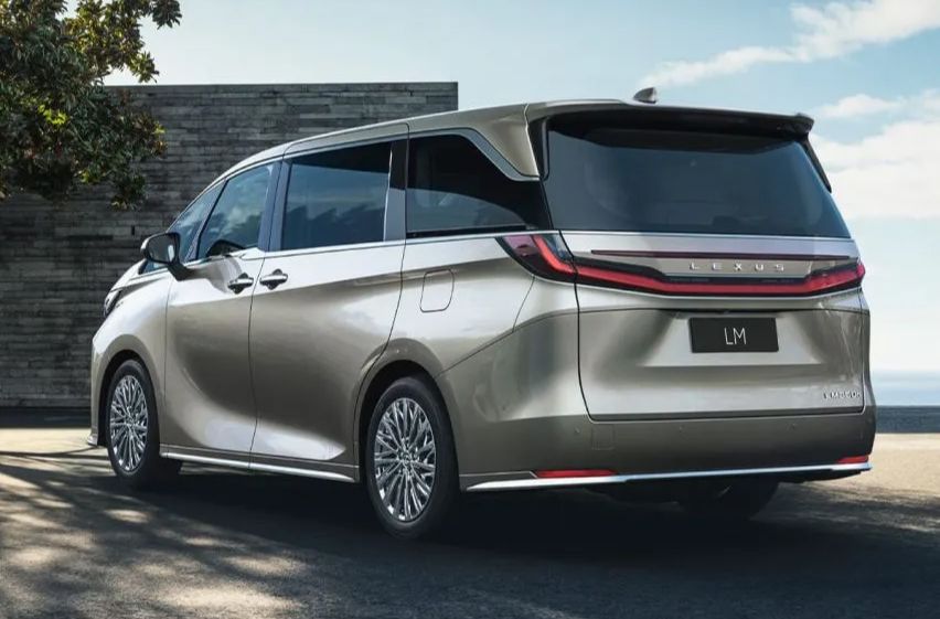 Lexus LM