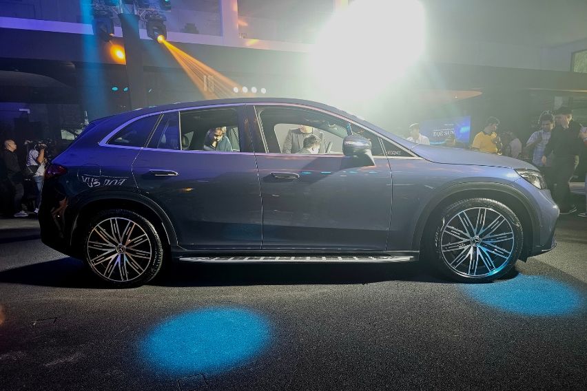 Mercedes-Benz EQE SUV side