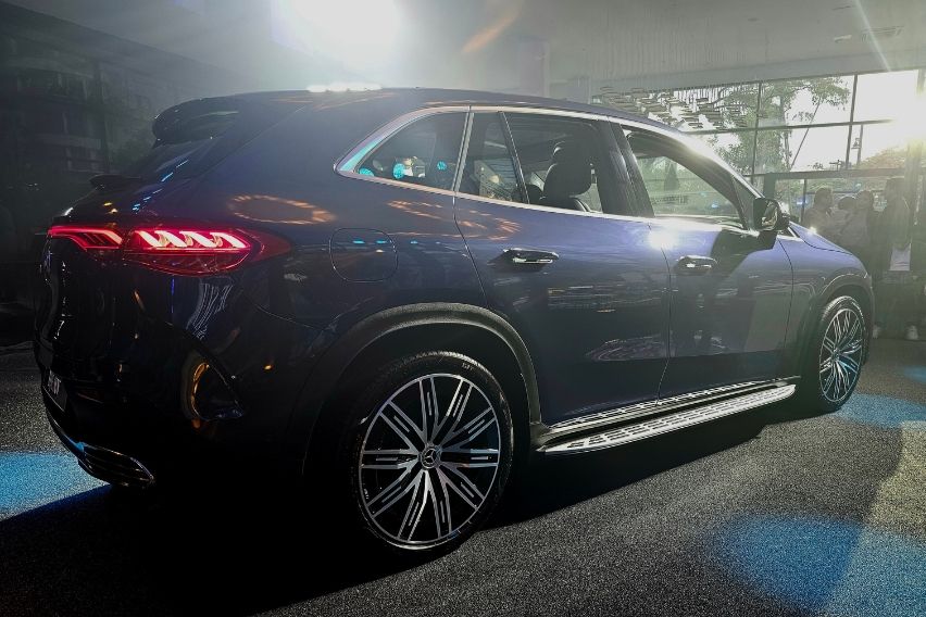 Mercedes-Benz EQE SUV front rear