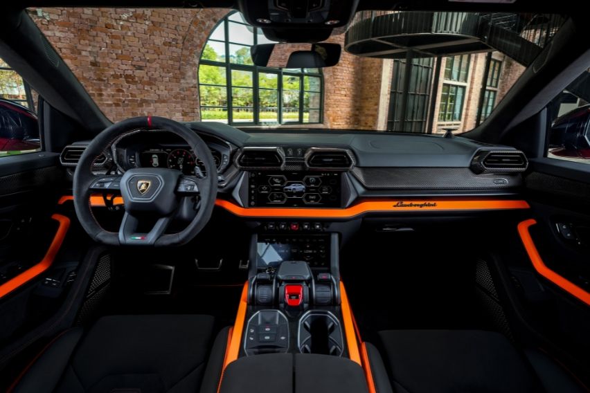 Lamborghini Urus SE interior