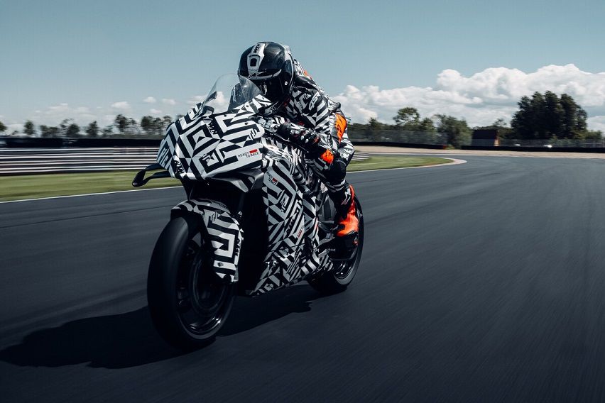 2025 KTM 990 RC from KTM 1