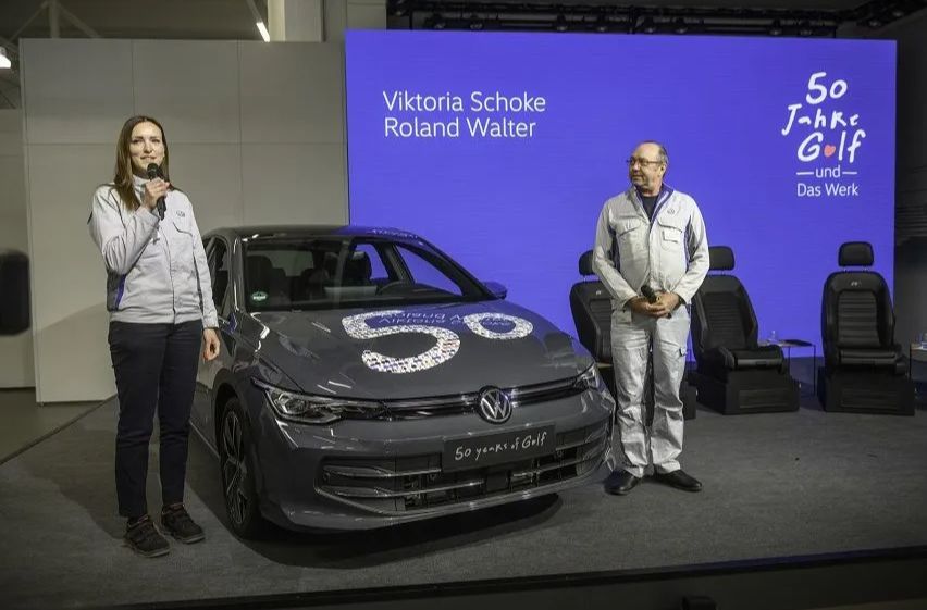 โรงงาน Volkswagen Wolfsburg ฉลองครบรอบ 50 ปีการผลิตรุ่นกอล์ฟ