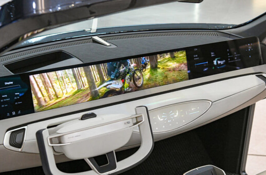 Hyundai Mobis introduces 'Moving Panoramic Screens'