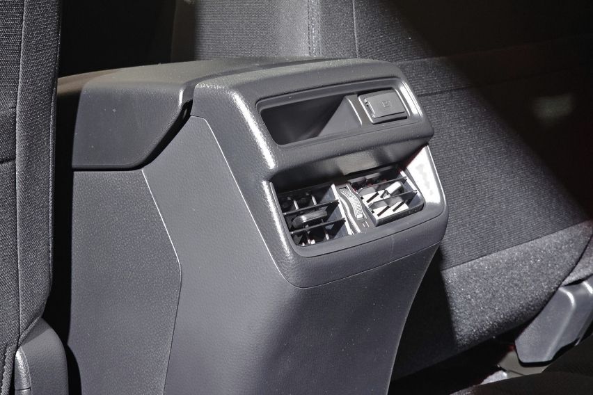 isuzu d-max rear air-conditioning vent