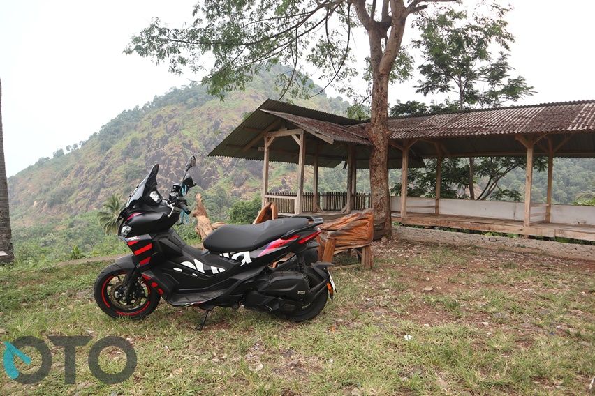 Aprilia SR-GT 200 Replica