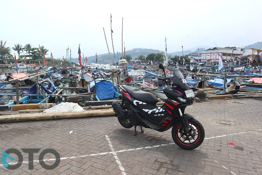 Aprilia SR-GT 200 Replica